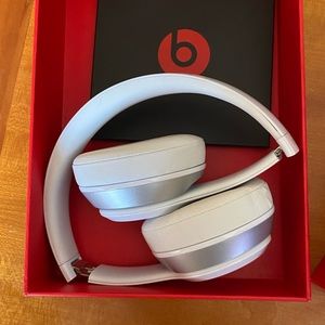 Beats By Dr. Dre B0518 On Ear Headphone... barely used